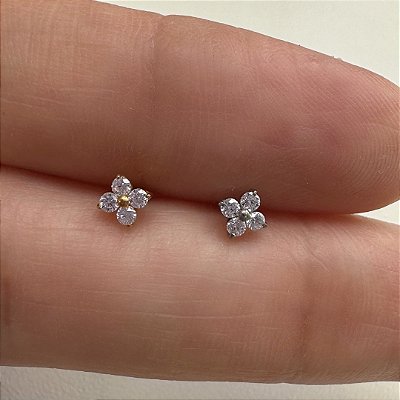 LABRET TITÂNIO 4 PÉTALAS ZIRCÔNIAS