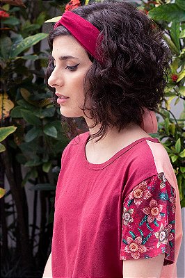 Camiseta Avi Coral Stapelia com Estampa Floral de Suculentas