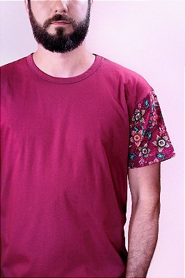 Camiseta Confort Granada Stapelia com Estampa Floral de Suculentas