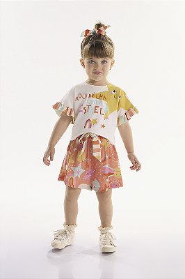 Conjunto Infantil Feminino com Blusa em Malha e Linho e Short Estampado de Viscose com Linho Três e Já