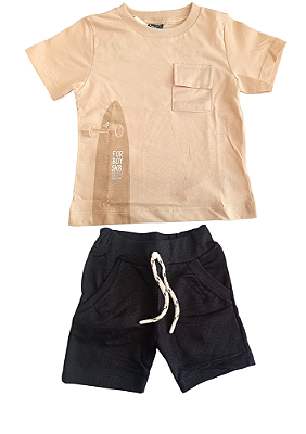 Conjunto Camiseta em Meia Malha na Cor Bege e Bermuda Moletinho na Cor Preta TMX