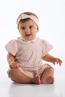 Macaquinho para Bebê Feminino com Manga Curta em Suedine Estampa com Triângulos Rosas e Beges Up Baby