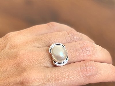 ANEL MEIO FIO COM PÉROLA BIWA OVAL