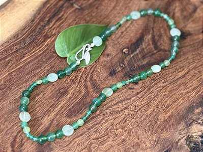 COLAR FOLHA COM QUARTZO VERDE