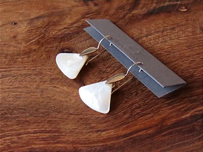 BRINCO TRILOGIA GANCHO MADREPÉROLA P MADREPÉROLA