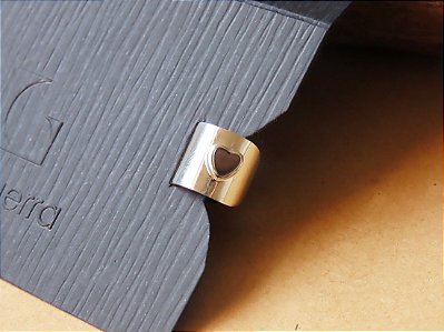 EAR CUFF CORAÇÃO HEMATITA