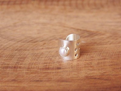 EAR CUFF PÉROLA BIWA