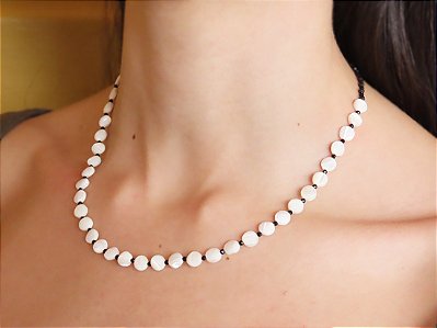 COLAR DELICADO ÁGATA E MADREPÉROLA