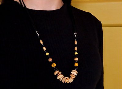 COLAR CAMURÇA AÇAI, COCO E MADEIRAS DIVERSAS