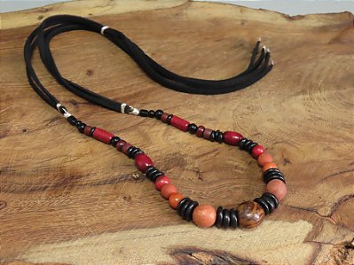 COLAR CAMURÇA COCO E MADEIRAS DIVERSAS