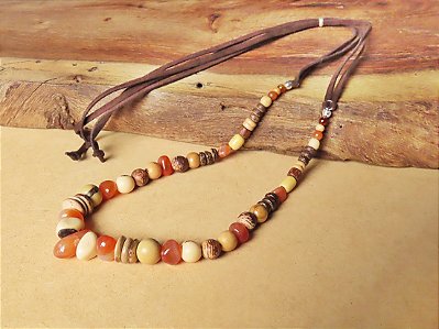 COLAR ÉTNICO MURICI E MADEIRAS DIVERSAS