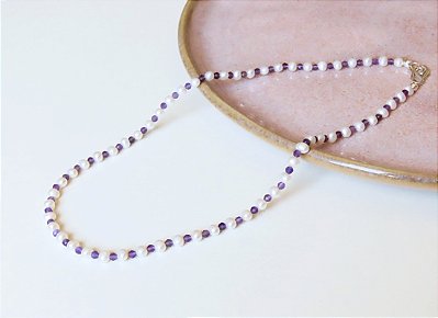 COLAR DELICADO PÉROLA E AMETISTA FACETADA PÉROLA BIWA
