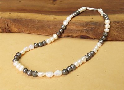 COLAR PÉROLA BIWA BRANCA E PÉROLA NEGRA PÉROLA BIWA