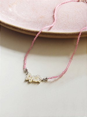COLAR BORBOLETA E QUARTZO ROSA