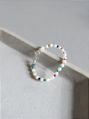 PULSEIRA BABY PÉROLA E PEDRAS VARIADAS