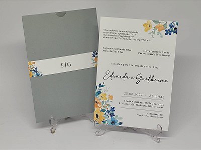 Convite casamento cinza com flores azuis e amarelo