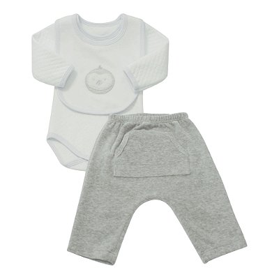 Pin em roupas infantil