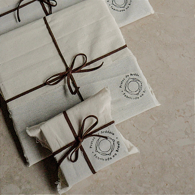 Embalagem feita a mão - Tecido + Cordão de Camurça - INDIVIDUAL