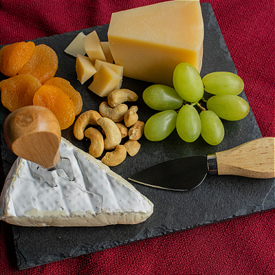 KIT PARA TÁBUA DE FRIOS - 1 PRATO QUADRADO 20x20cm, 1 FACA E 1 GARFO CABO DE MADEIRA - ARDÓSIA - COR GRAFITE