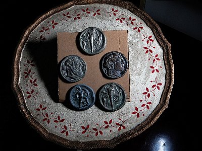 Conjunto 5 Medalhas Gregas Antigas Figuras Mitológicas