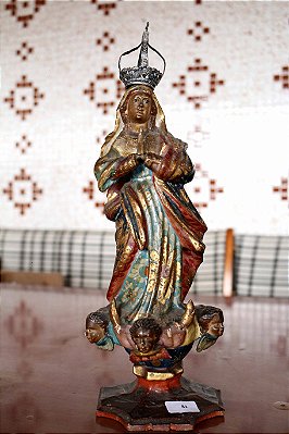 Imagem Nossa Senhora em madeira lavrada e policromada. Século XIX