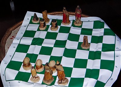 Jogo de Xadrez MAIAS vs ESPANHÓIS