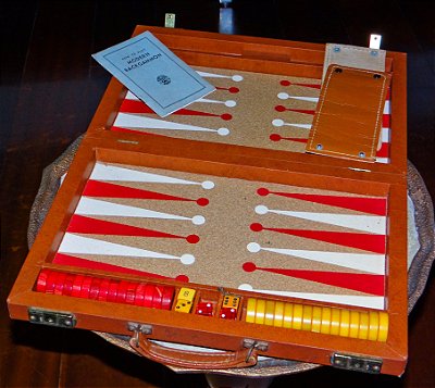 Jogo de GAMÃO Vintage com acessórios e manual