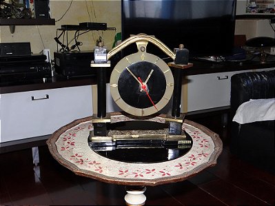 Relógio de Mesa em mármore e metal