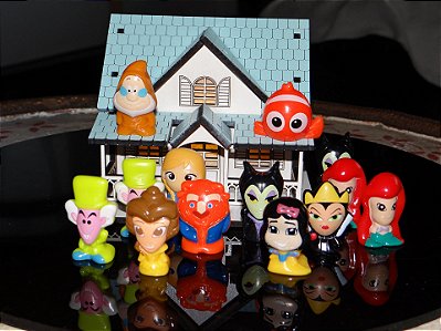 Kit DISNEY Contos Infantis com 13 Gogos mais Casinha