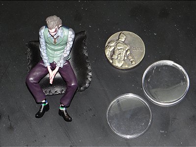 Kit do filme BATMAN com 1 Action Figure do CORINGA e 1 Moeda Batmans vs Coringa