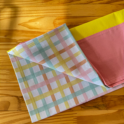 Toalha de mesa quadriculada com barrado colorido – 1,45 x 1,45 m com