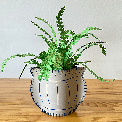 Arranjo de Folhagens Samambaia em Papel com Vaso Costurado