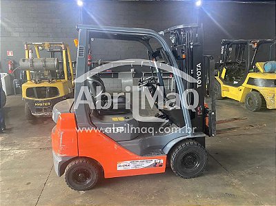 EMPILHADEIRA TOYOTA MODELO 8FD18 ANO 2020 DIESEL TORRE TRIPLEX COM DESLOCADOR APENAS 4000 HRS ORIGINAIS !!!!!!!