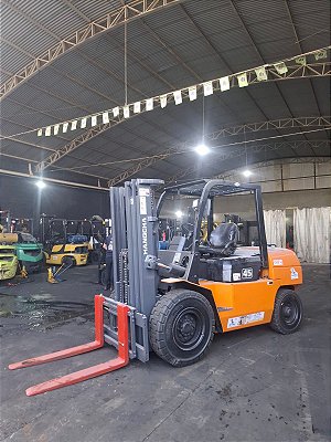 EMPILHADEIRA HANGCHA MODELO : CPQD45 TORRE : TRIPLEX 4,7 MTRS COM DESLOCADO CAPACIDADE : 4,5 TON ANO : 2014