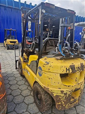 EMPILHADEIRA HYUNDAI MODELO : 25L-7 ANO : 2008 MOTOR: NISSAN COMBUSTIVEL: GLP TORRE : DUPLEX COM DESLOCADOR CAPACIDADE : 2,5 TON MAQUINA RODANDO VENDIDA NO ESTADO DE: R$ 45,000,00 POR: 37.900,00