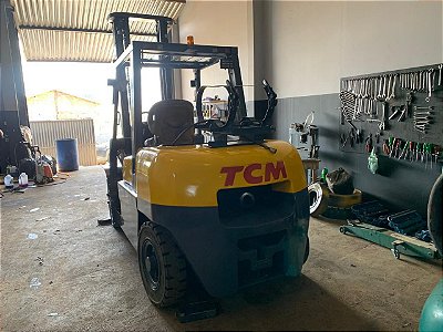 EMPILHADEIRA TCM MODELO : FG50-T9 ANO : 2009 COMBUSTIVEL: GLP TORRE : DUPLEX SEM DESLOCADOR