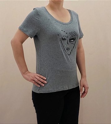 T-shirt de viscose cinza com desenho e pedraria