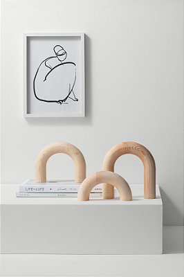 escultura arcos em madeira
