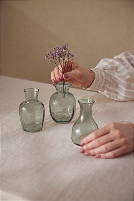 trio de mini vasos em vidro