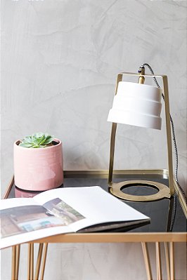 luminária de mesa tricia branca