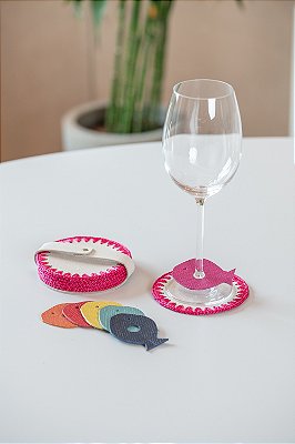 Kit Porta Copo Crochê Off White e Pink + Marcador de Taça Peixe