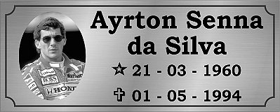 Placa de inox gravada em baixo relevo com letras pretas no tamanho 25x10cm. Com foto de porcelana Preto e Branco, medindo 6x8cm