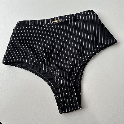 Calcinha hot pants glow risca giz preta 151 (BUSTO NÃO INCLUSO)