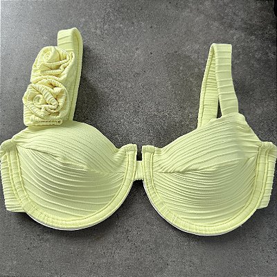 Meia Taça com Bojo Maleável, Aro e flores alça 093 tecido sunshine amarelo (CALCINHA NÃO INCLUSO)