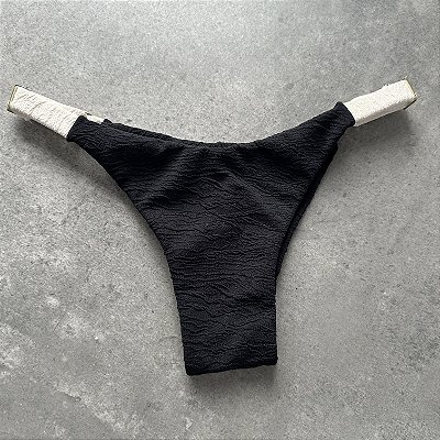Calcinha 013 com regulagem dual color fio duplo Carmel Preto e Off white (BUSTO NÃO INCLUSO)