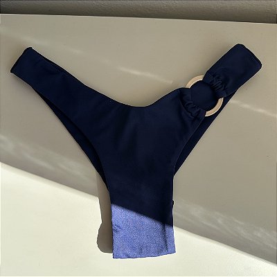 Calcinha Asa Delta Fio 012 azul marinho com argola ( BOJO NÃO INCLUSO)
