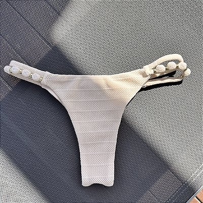 Calcinha Semi Fio alça fina lateral miçangas 016 Rivieira off white (top não incluso)