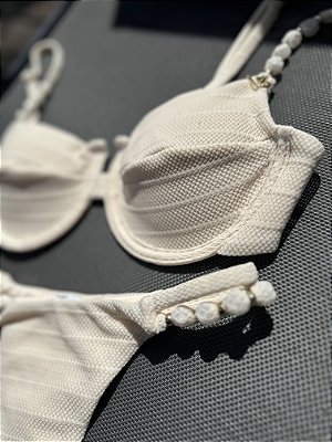 Meia Taça com Bojo Maleável, Aro e miçangas 093 miçangas Rivieira off white (CALCINHA NÃO INCLUSO)