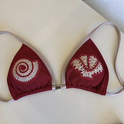 Top cortininha com bojo removível 018 com detalhes em crochê Tulum vermelho e Glow chocolate Ilhabela (CALCINHA NÃO INCLUSO)