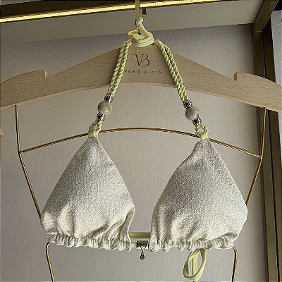 Top cortininha com bojo detalhes trançados e miçangas alças com bojo removível Algodão doce amarelinho (CALCINHA NÃO INCLUSO)